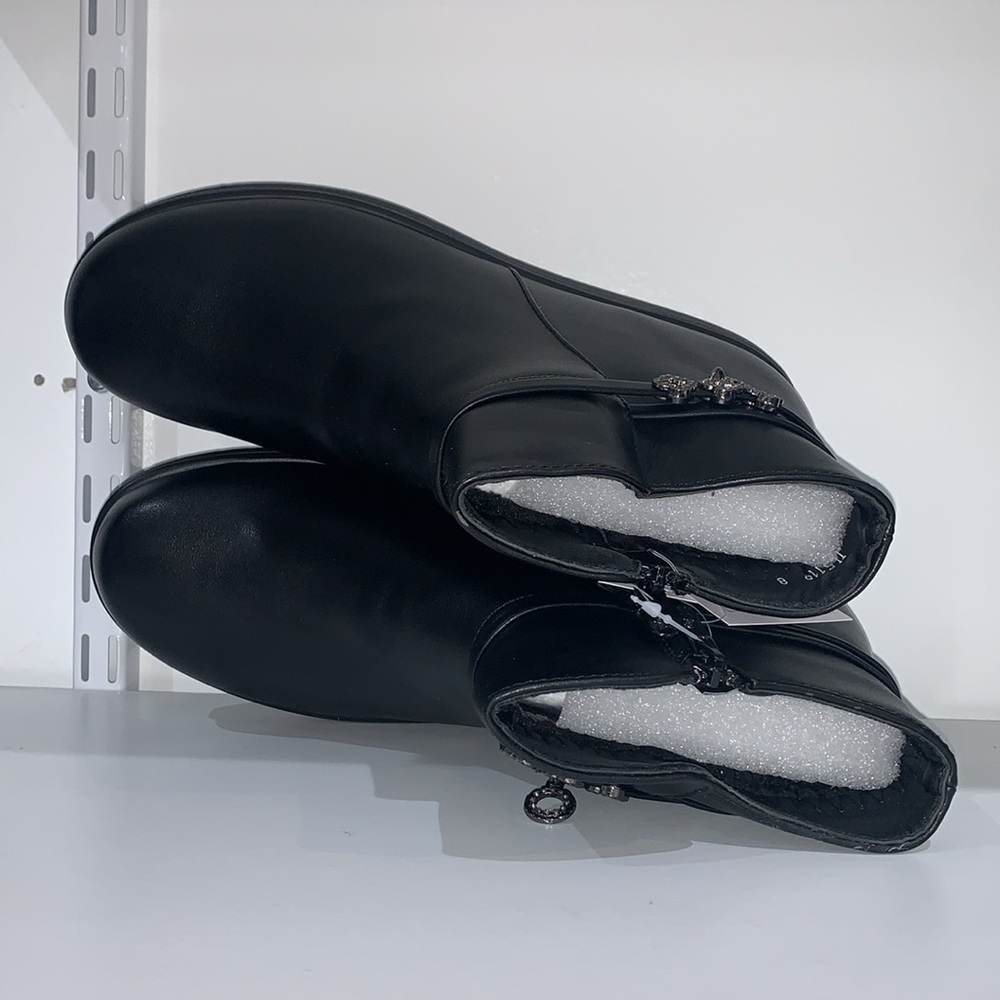 3 CLOVER BLACK BOOTS - Picture 7 of 10
